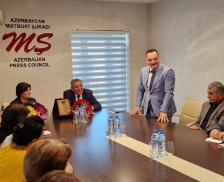 Azerbaycan’da Gazeteci Flora Halilzade’nin doğumunun 70. yılı dolayısıyla toplantı düzenlendi