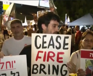 İsrailliler Netanyahu’yu protesto ediyor: ‘Netanyahu istifa’