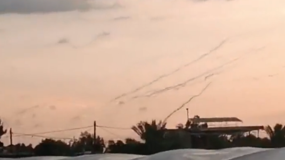 Gazzeden Israile roket saldirisi Israil savas durumu ilan etti