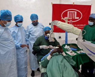 DİTİB, Afrika’da binlerce katarakt hastasına “ışık” oldu