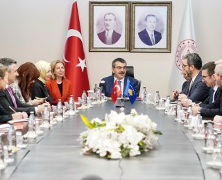 Bakan Tekin, Kosova eğitim komisyonu başkanı ile görüştü