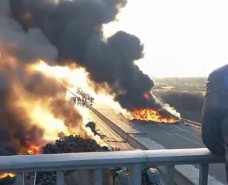 Çiftçiler eylemde; yollar alev alev yanıyor