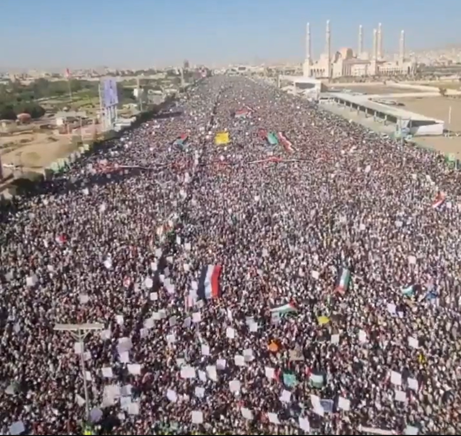 Yuz binlerce Yemenli ABD ve Ingiltereyi protesto etti