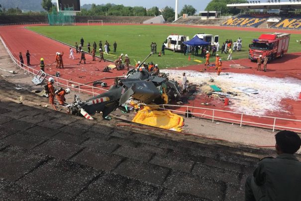 Malezya’da iki helikopter havada çarpıştı; 10 kişi hayatını kaybetti