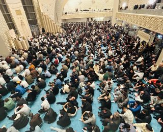 Köln Merkez Camii’nde Kadir Gecesi dualarla idrak edildi