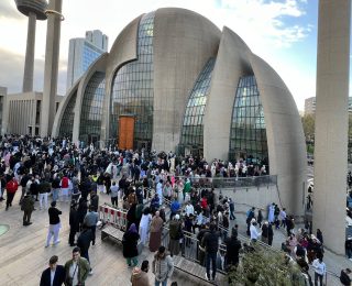 Köln’de bayram namazı coşkusu