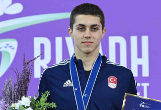 Doruk Erolçevik, Gençler ve Yıldızlar Dünya Eskrim Şampiyonası’nda altın madalya kazandı