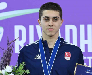 Doruk Erolçevik, Gençler ve Yıldızlar Dünya Eskrim Şampiyonası’nda altın madalya kazandı