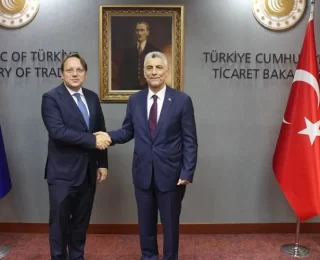 Bakan Bolat, AB Komisyonu Üyesi Varhelyi ile görüştü