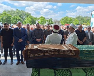 Almanya’da sel felaketinde hayatını kaybeden Asuman Özen son yolculuğuna uğurladı