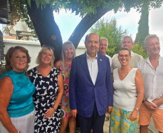 Cumhurbaşkanı Tatar, KKTC’de yaşayan İngilizlerle Karaman’da bir araya geldi