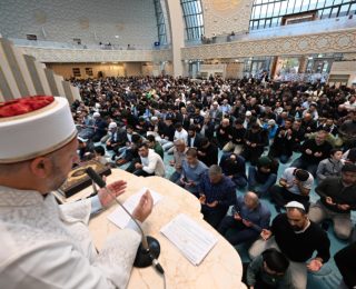 Köln’de kurban bayramı coşkuyla eda edildi