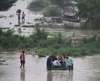 Hindistan’da aşırı yağışların yol açtığı sellerde hayatını kaybedenlerin sayısı 58’e yükseldi