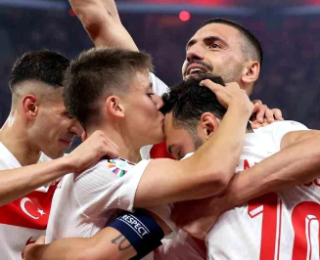 Türkiye yarı final için Hollanda karşısında