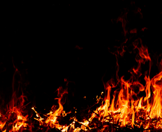 Park halindeki kamyonet cayır cayır yandı