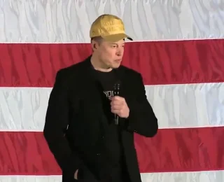 Elon Musk, Trump’a destek için Philadelphia’da seçim mitingi düzenledi